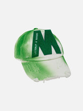 Casquette à visière avec graffitis colorés en spray